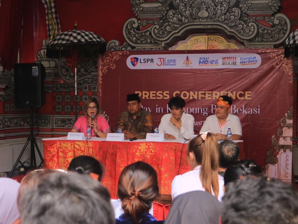 A Day in Kampung Bali Bekasi : Mahasiswa/i LSPR dukung kebudayaan Bali di Bekasi