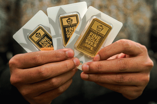 Harga Emas Antam Hari ini Naik Rp5.000 menjadi Rp.1.054.000/gram