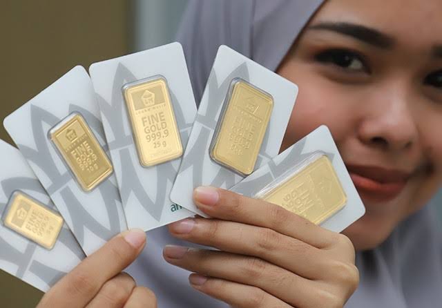 Harga Emas Antam Hari ini Turun Rp5.000 Menjadi Rp1.064.000 per gram