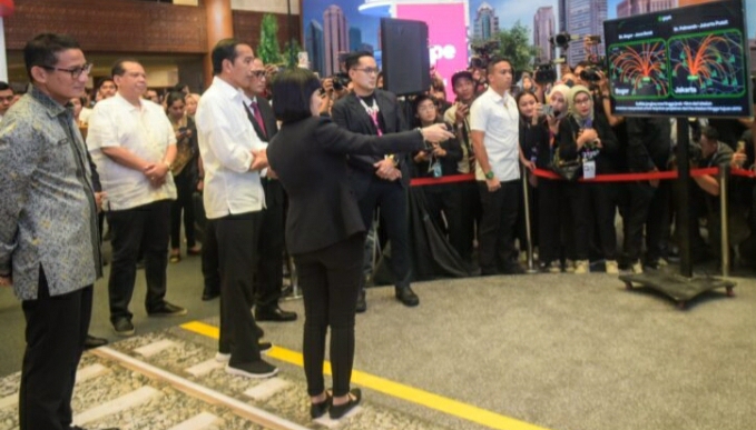 Presiden Jokowi Tinjau Pameran Hub Space di JCC